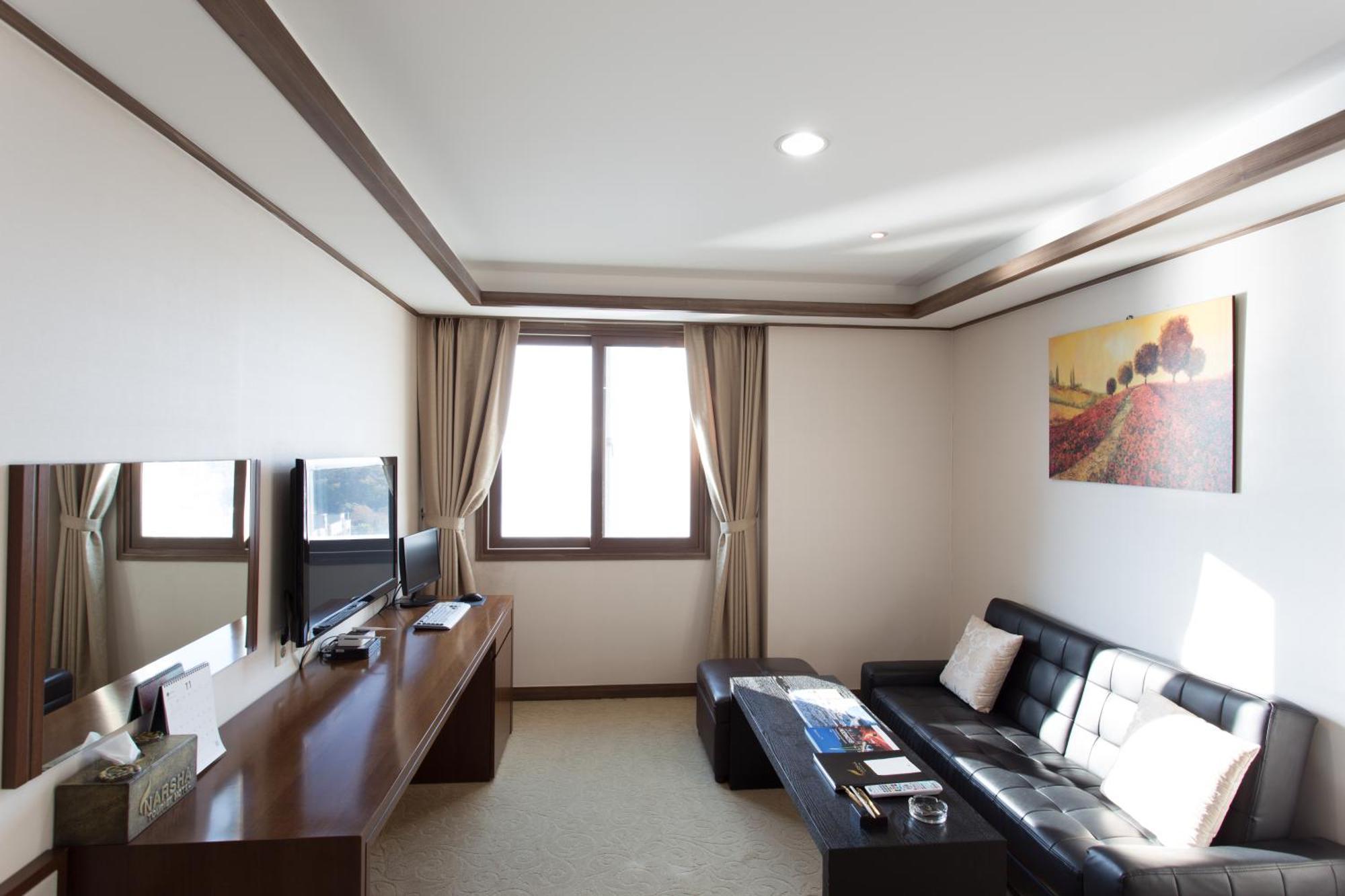 Yeosu Narsha Hotel Екстер'єр фото